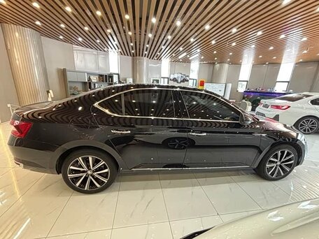 2026 Skoda Superb III Рестайлинг, чёрный, 2950000 рублей, вид 4