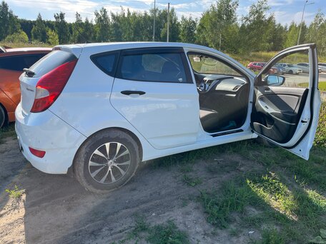 2014 Hyundai Solaris I, белый, 740000 рублей, вид 5