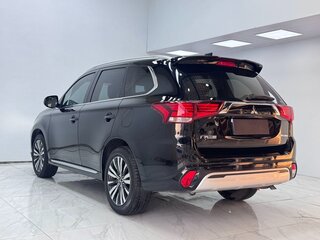 2022 Mitsubishi Outlander III Рестайлинг 3, чёрный, 2140000 рублей, вид 4
