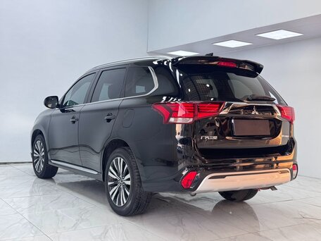 2022 Mitsubishi Outlander III Рестайлинг 3, чёрный, 2140000 рублей, вид 4