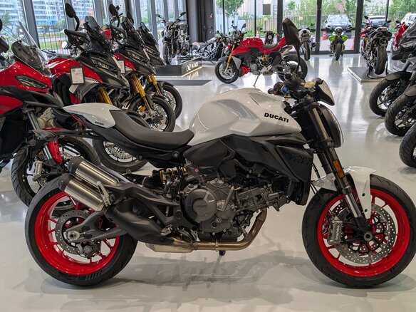 2026 Ducati Monster 937, белый, 1880000 рублей - вид 11