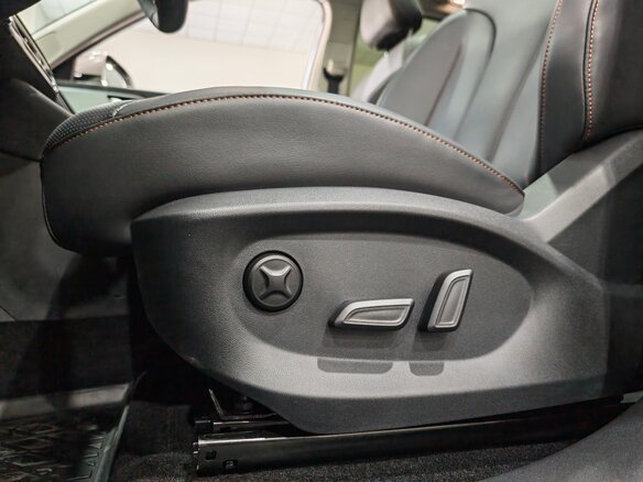 2026 Москвич М70, серебристый, 3099000 рублей - вид 38