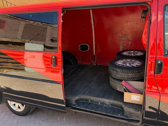 2000 Volkswagen Transporter, красный, 690000 рублей - вид 6