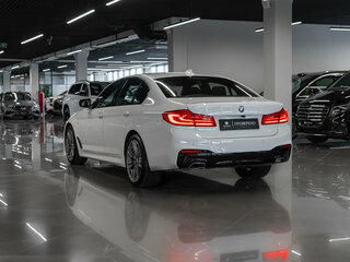 2019 BMW 5 серии 520d xDrive VII (G30/G31/G38), белый, 4110000 рублей, вид 5