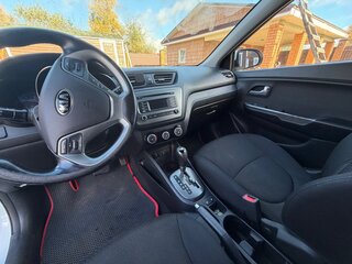 2016 Kia Rio III Рестайлинг, белый, 750000 рублей, вид 5