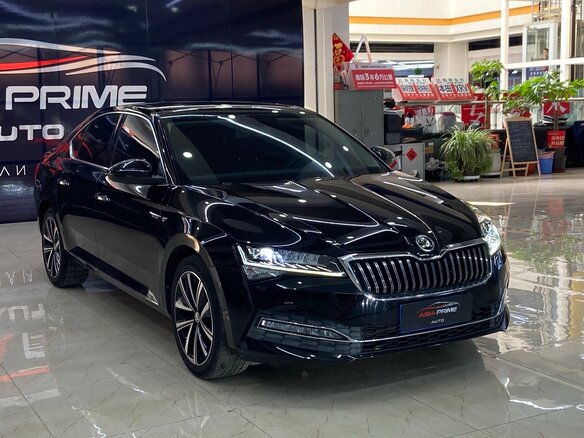 2022 Skoda Superb III Рестайлинг, чёрный, 3622000 рублей - вид 2