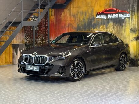 2024 BMW 5 серии 520i VIII (G60/G61/G68), чёрный, 7733800 рублей, вид 1