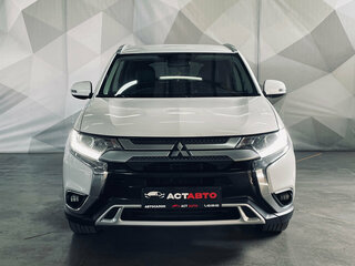 2019 Mitsubishi Outlander III Рестайлинг 3, белый, 2100000 рублей, вид 2