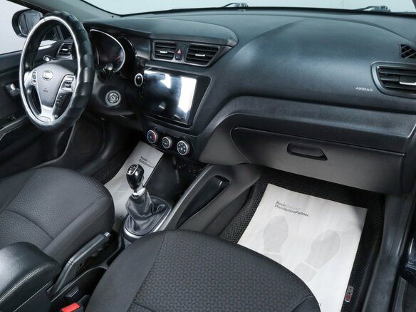 2016 Kia Rio III Рестайлинг, чёрный, 979000 рублей - вид 15