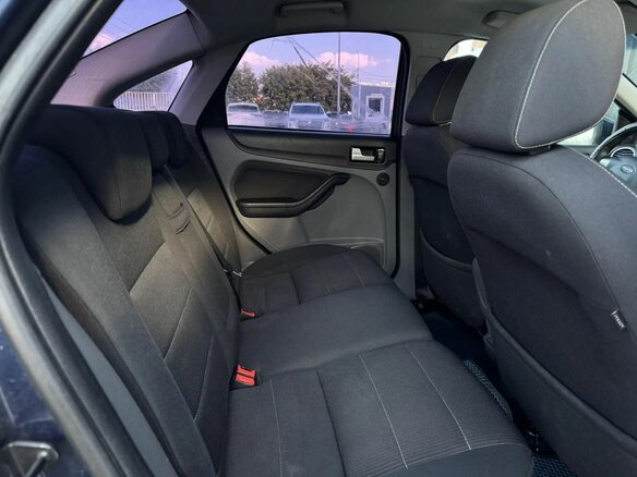 2010 Ford Focus II Рестайлинг, синий - вид 14