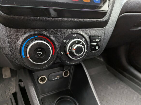 2014 Kia Rio 5-speed III, белый, 699000 рублей - вид 17
