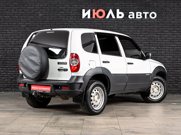 2018 Chevrolet Niva I Рестайлинг, белый, 675000 рублей - вид 4