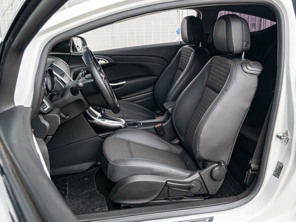 2013 Opel Astra GTC J Рестайлинг, белый, 765000 рублей - вид 9