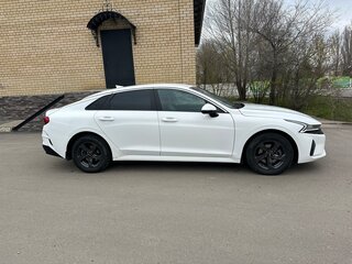 2021 Kia K5 III, белый, 2470000 рублей, вид 3