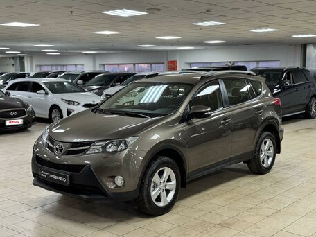 Toyota RAV4 IV (XA40)