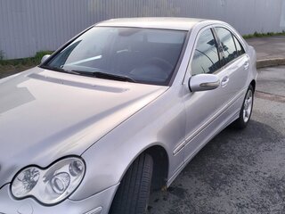 2006 Mercedes-Benz C-Класс 230 II (W203) Рестайлинг, серебристый, 895000 рублей, вид 2