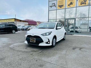 2020 Toyota Yaris IV, белый, 1199000 рублей, вид 2