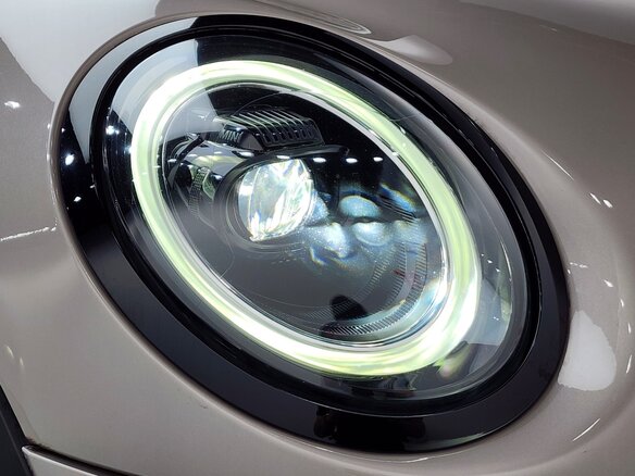 2021 Mini Hatch Cooper III (F55/F56) Рестайлинг 2, серебристый, 1660000 рублей - вид 11
