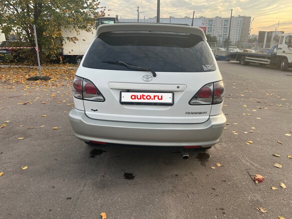2001 Toyota Harrier I (XU10) Рестайлинг, белый, 820000 рублей - вид 3