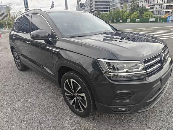2023 Volkswagen Tharu I, коричневый, 1550000 рублей - вид 2