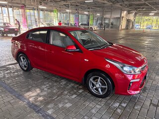 2018 Kia Rio IV, красный, 1350000 рублей, вид 3