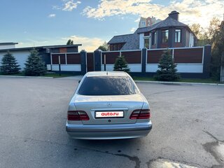 2000 Mercedes-Benz E-Класс 240 II (W210, S210) Рестайлинг, белый, 750000 рублей, вид 4