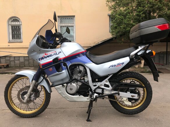 2000 Honda XL600V Transalp, серебристый - вид 1