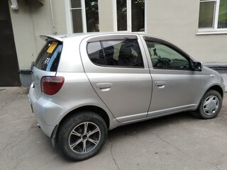 2001 Toyota Vitz I (P10), серебристый, 520000 рублей, вид 4