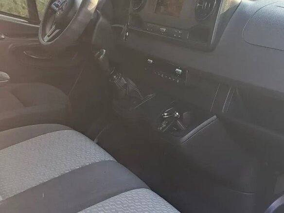 2018 Mercedes-Benz Sprinter, серебристый, 4050000 рублей - вид 17