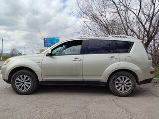 2007 Mitsubishi Outlander II, жёлтый, 1150000 рублей, вид 4