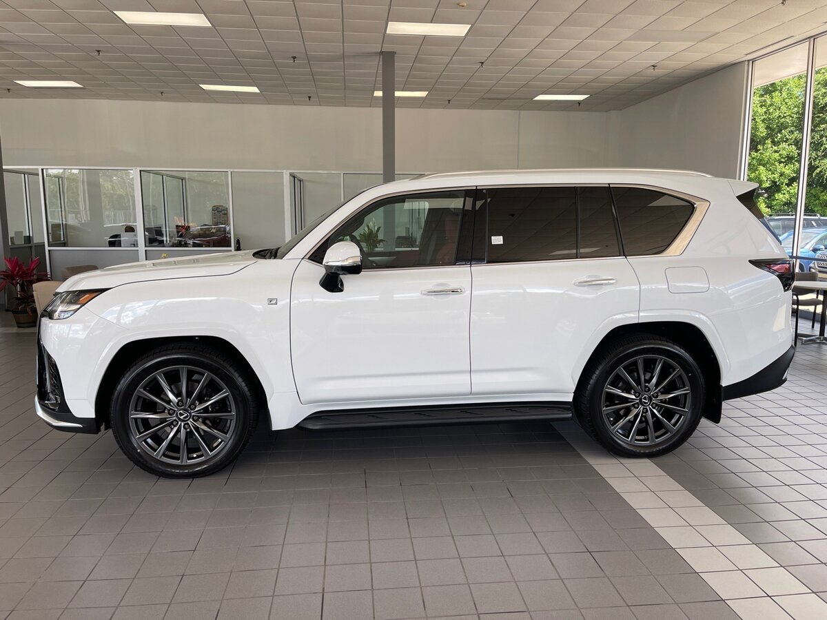 Открыть фотографии: Lexus LX IV