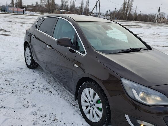 2013 Opel Astra J Рестайлинг, коричневый, 1190000 рублей - вид 5