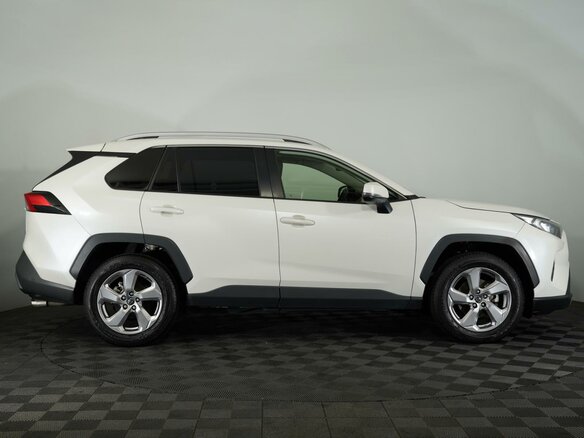 2021 Toyota RAV4 V (XA50), белый, 3240000 рублей - вид 4