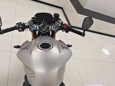 2026 Triumph Street Triple, серый, 1580000 рублей, вид 3