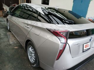 2018 Toyota Prius IV (XW50), серебристый, 1850000 рублей, вид 5