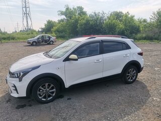 2021 Kia Rio X IV Рестайлинг, белый, 1800000 рублей, вид 4