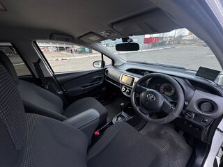 2015 Toyota Vitz III (XP130) Рестайлинг, белый, 800000 рублей, вид 5