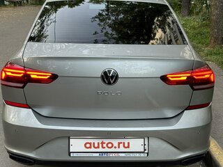 2020 Volkswagen Polo VI, серебристый, 1300000 рублей, вид 2
