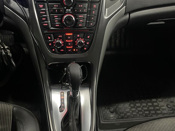 2011 Opel Astra J, белый, 850000 рублей - вид 35