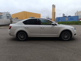 2017 Skoda Octavia III (A7) Рестайлинг, белый, 1100000 рублей, вид 4