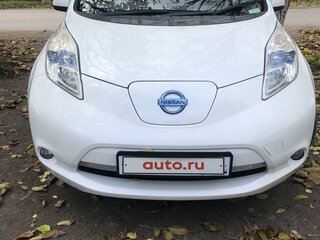 2013 Nissan Leaf I (ZE0/AZE0), белый, 1250000 рублей, вид 1