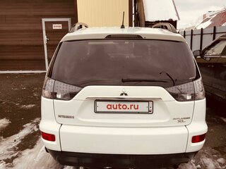 2011 Mitsubishi Outlander II Рестайлинг, белый, 1600000 рублей, вид 4