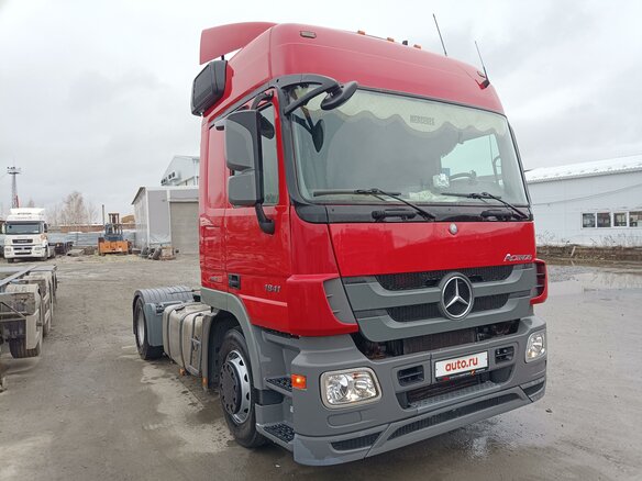 2017 Mercedes-Benz Actros, красный, 4700000 рублей - вид 4