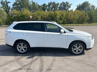 2012 Mitsubishi Outlander III, белый, 1550000 рублей, вид 3