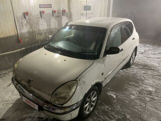 2001 Daihatsu Storia I (M100) Рестайлинг, белый, 210000 рублей, вид 1