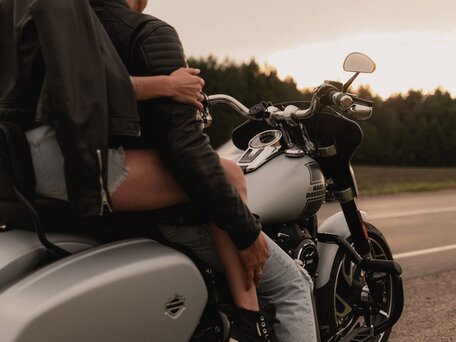 2023 Harley-Davidson Sport Glide, серебристый, 1700000 рублей, вид 5