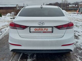 2017 Hyundai Elantra VI (AD), белый, 800000 рублей, вид 2