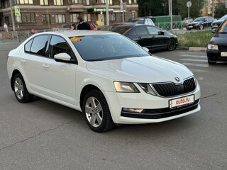 2018 Skoda Octavia III (A7) Рестайлинг, белый, 1740000 рублей, вид 2