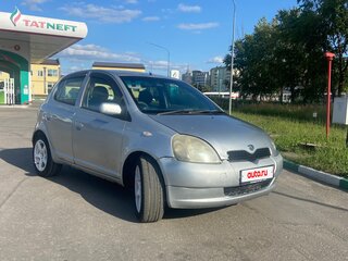 2001 Toyota Vitz I (P10), серебристый, 430000 рублей, вид 1