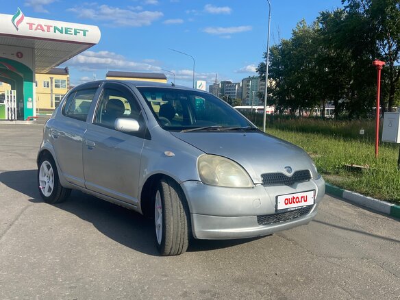 2001 Toyota Vitz I (P10), серебристый, 430000 рублей